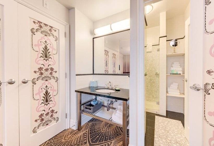 جناح, Inn At The Park