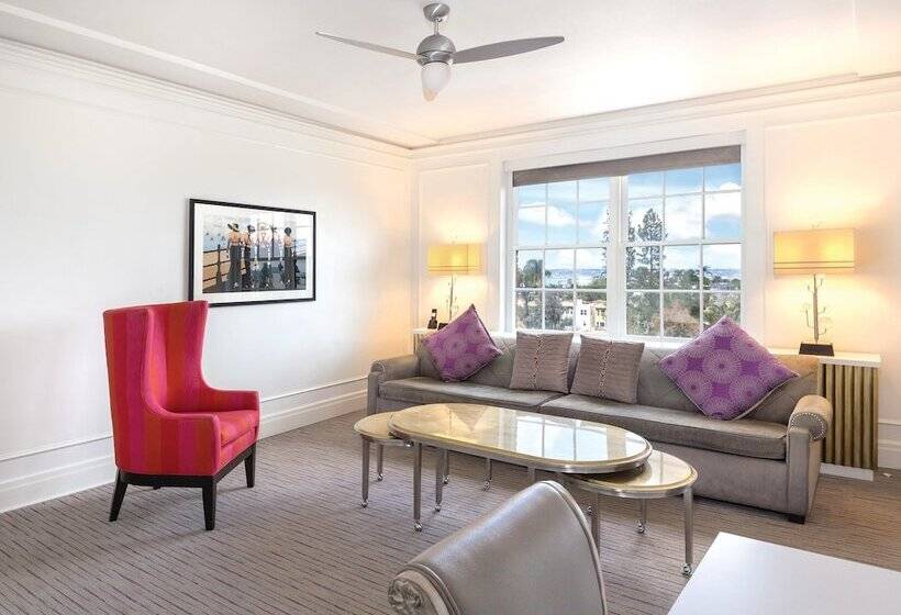 جناح غرفتين نوم, Inn At The Park