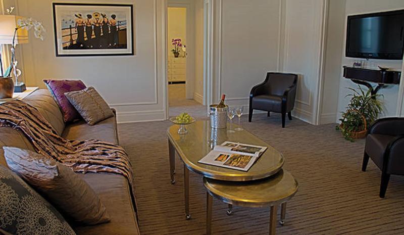 جناح, Inn At The Park