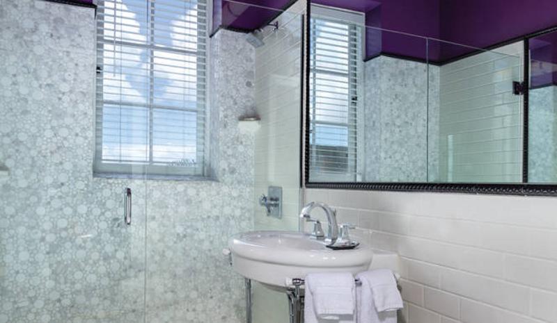 جناح, Inn At The Park