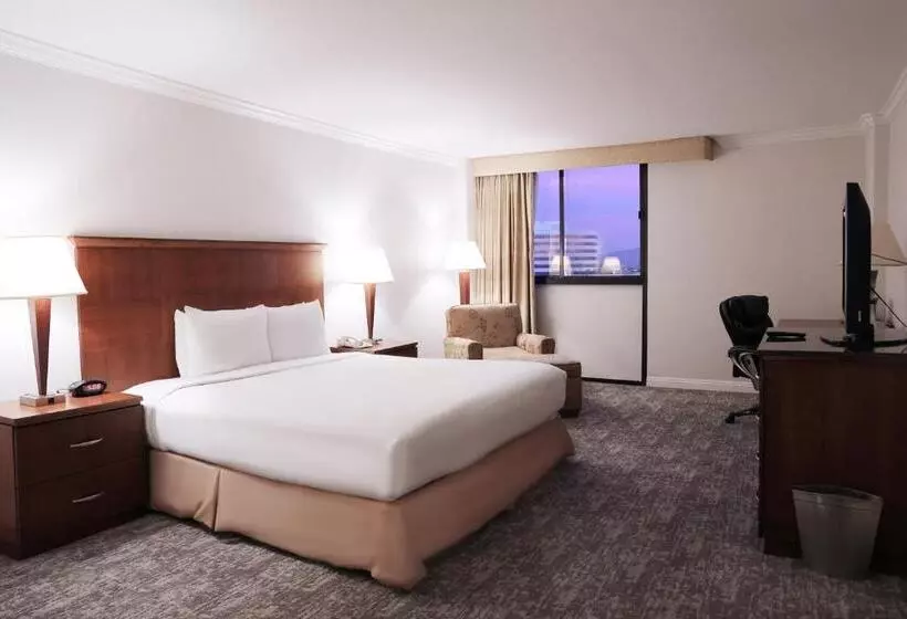 اتاق استاندارد, Ontario Airport Hotel & Conference Center