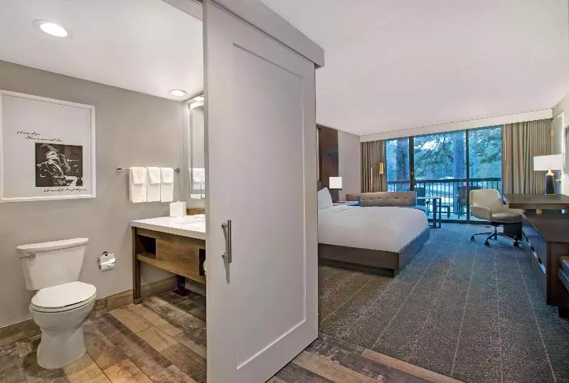 キングサイズベッドのスタンダードルーム, Hilton Peachtree City Atlanta Hotel & Conference Center