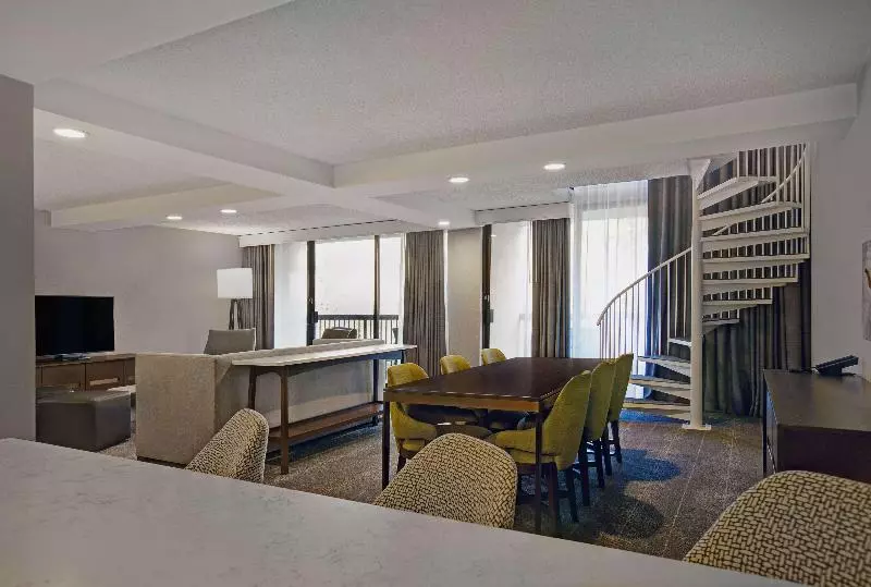 キングサイズベッドのスイートルーム, Hilton Peachtree City Atlanta Hotel & Conference Center