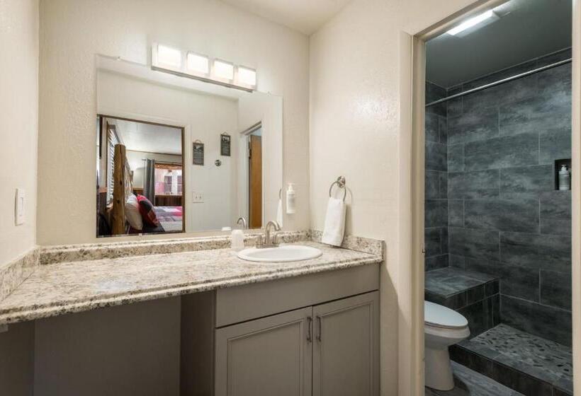 استودیو استاندارد با تخت کینگ, Ponderosa Lodge