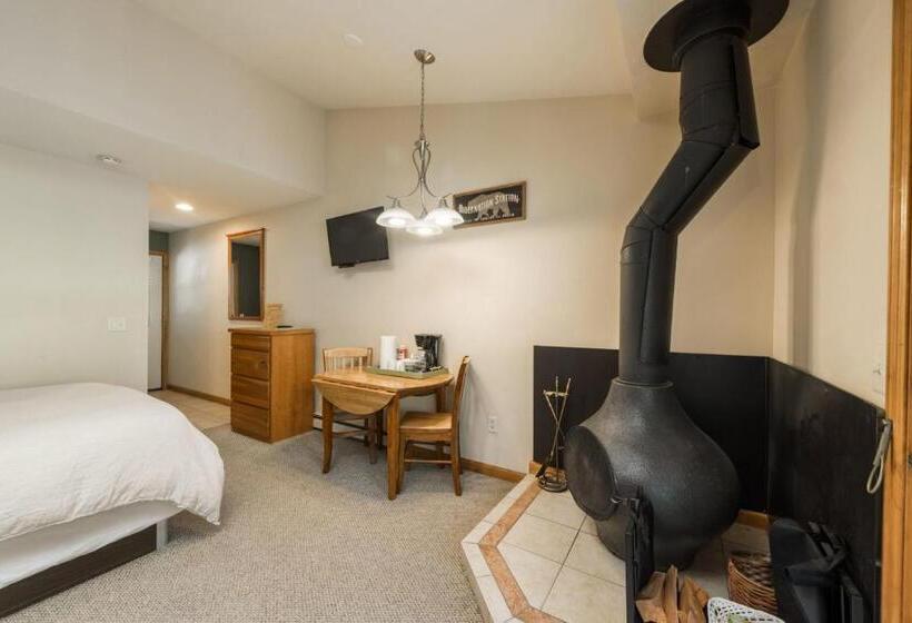 اتاق لوکس سه تخته, Ponderosa Lodge