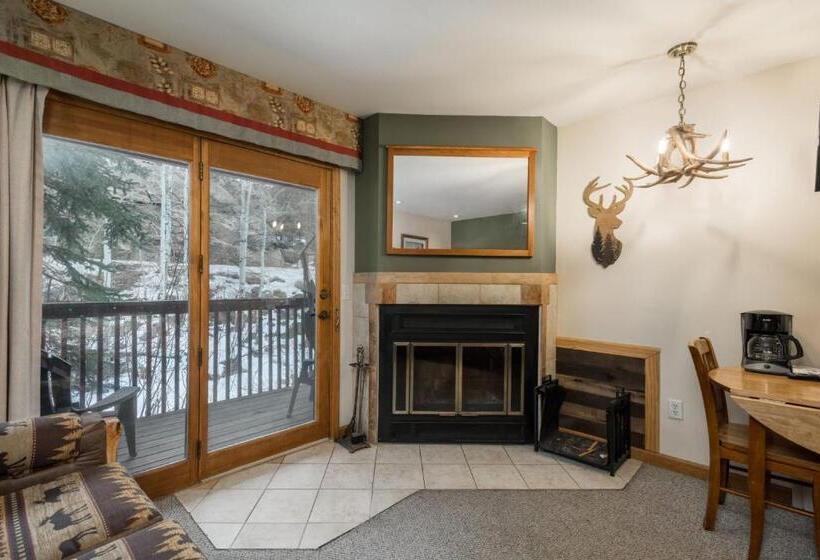 اتاق استاندارد با بالکن, Ponderosa Lodge