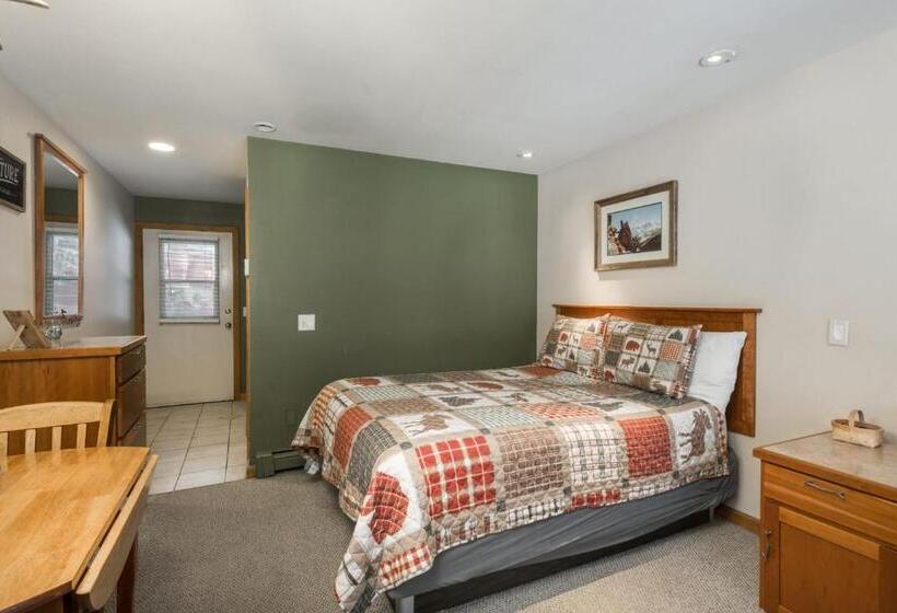 اتاق استاندارد با بالکن, Ponderosa Lodge