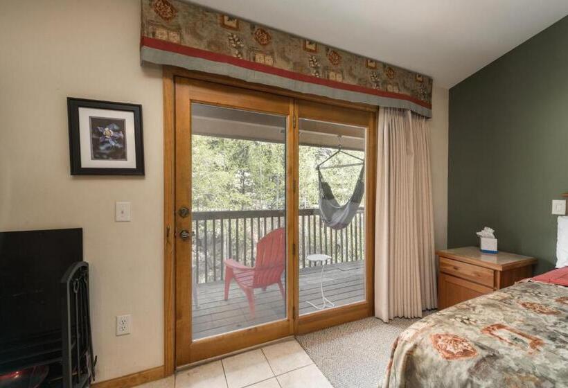 اتاق استاندارد با بالکن, Ponderosa Lodge