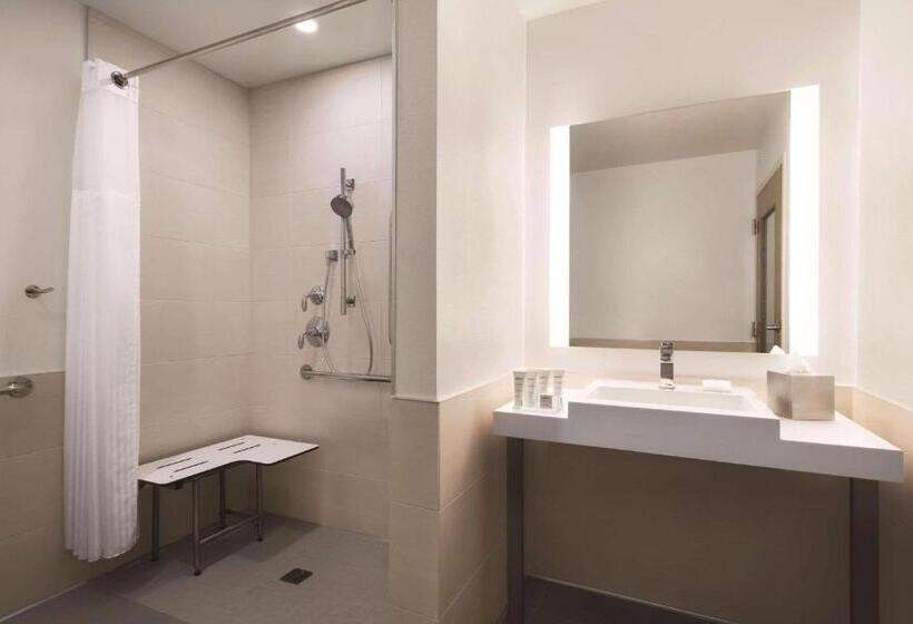 غرفة قياسية سرير كينج لذوى الإحتياجات الخاصة, Oneida Casino