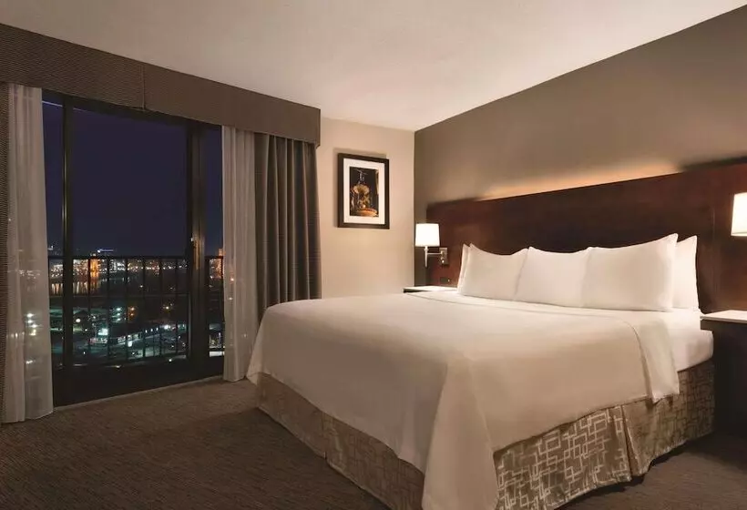 ダブルベッドスタンダードルーム, Radisson Hotel Cincinnati Riverfront