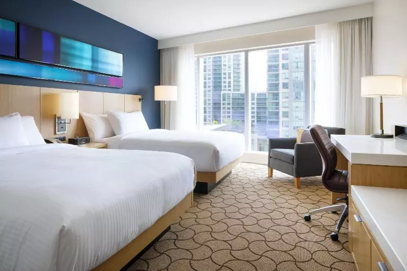 اتاق استاندارد با تخت دو نفره بزرگ برای معلولان, Radisson Hotel La Crosse