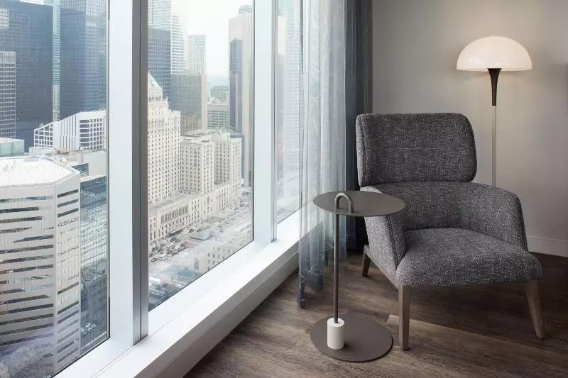 اتاق استاندارد با تخت دو نفره بزرگ برای معلولان, Radisson Hotel La Crosse