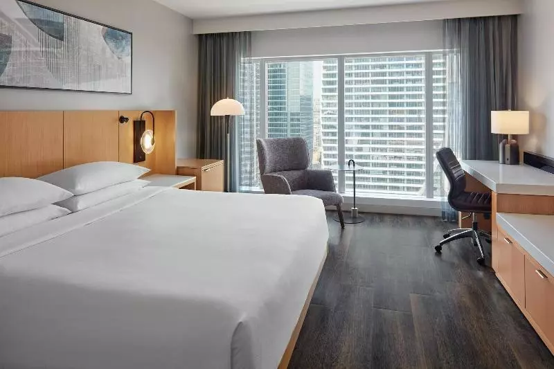 اتاق استاندارد با تخت دو نفره بزرگ برای معلولان, Radisson Hotel La Crosse