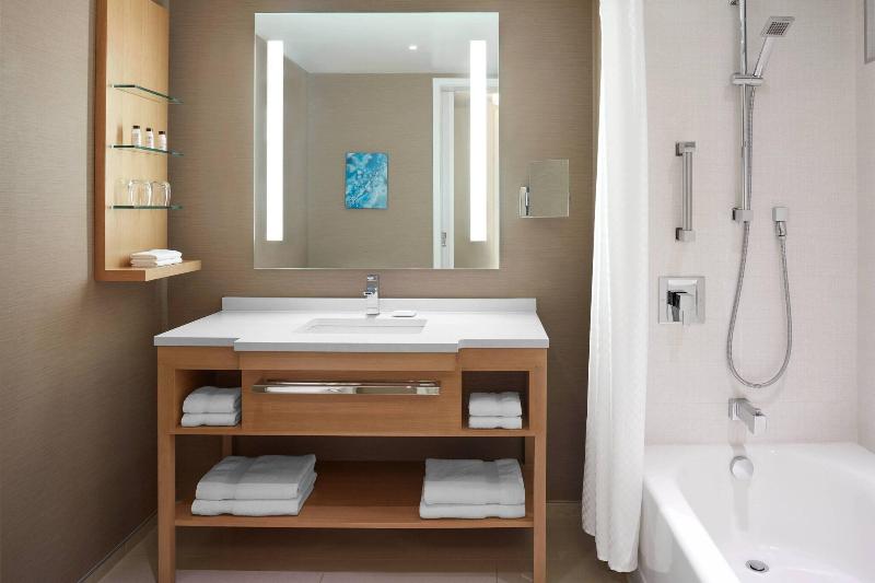 장애인을 위한 퀸사이즈 스탠다드 룸, Radisson Hotel La Crosse