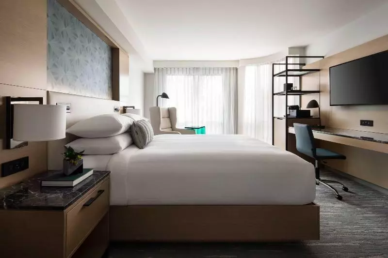 اتاق استاندارد با تخت بزرگ, Radisson Hotel La Crosse