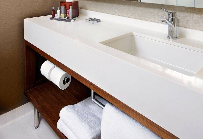 חדר סטנדרט מיטה זוגית, Raleigh Marriott Crabtree Valley