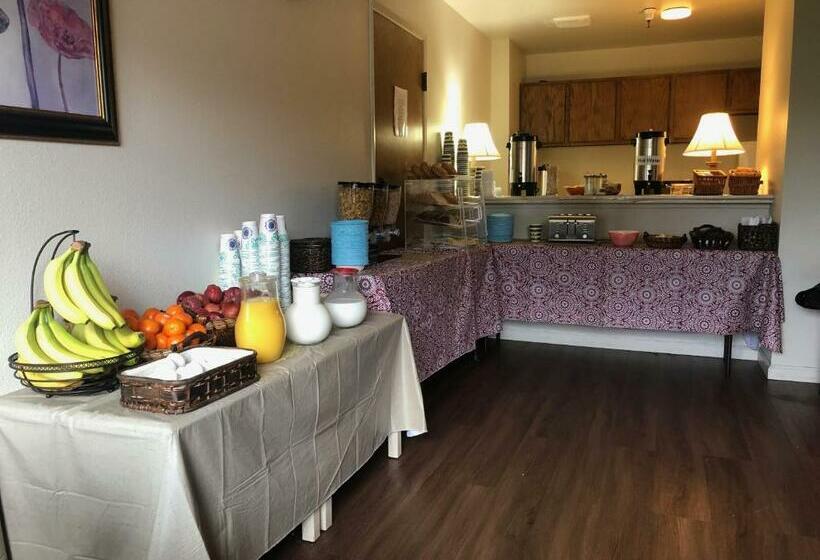 غرفة قياسية, The Monarch Resort