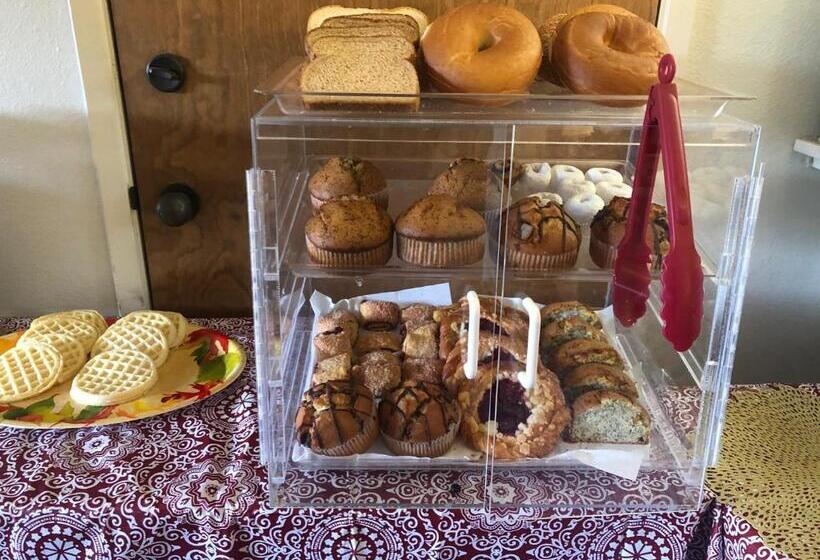 جناح ديلوكس سرير كينج, The Monarch Resort