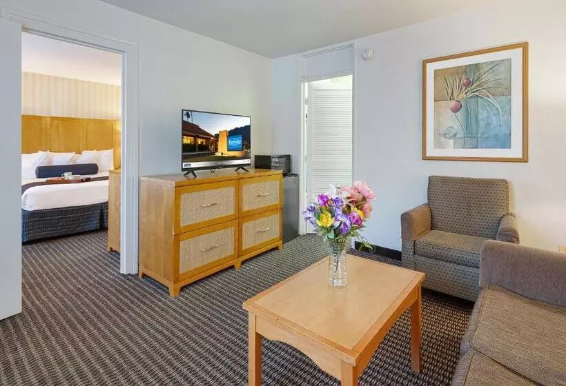 キングサイズベッドのスイートルーム, Travelodge By Wyndham Palm Springs