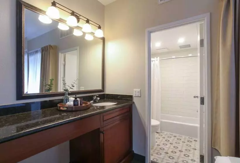 سوییت خانوادگی, Oxford Suites Pismo Beach