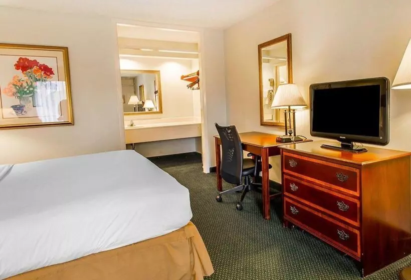 ２ダブルベッドのスタンダードルーム, Clarion Inn & Suites Dothan South