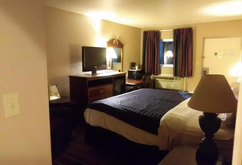 身障者適用キングサイズベッドルーム, Days Inn By Wyndham Hot Springs