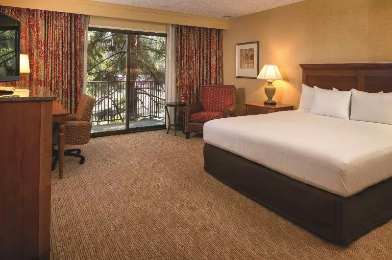 バルコニー付きスタンダードルーム, Doubletree By Hilton  Seattle Airport