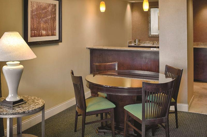 سوییت با چشمانداز کوه, Doubletree By Hilton Seattle Airport