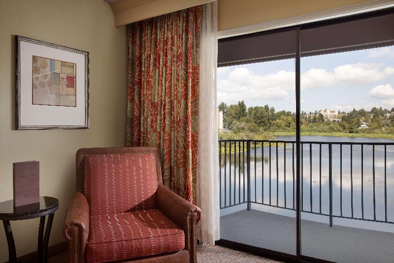 标准间带阳台, Doubletree By Hilton  Seattle Airport
