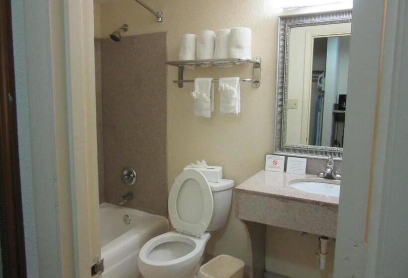 ２ダブルベッドのスタンダードルーム, Quality Inn & Suites  Greensborohigh Point