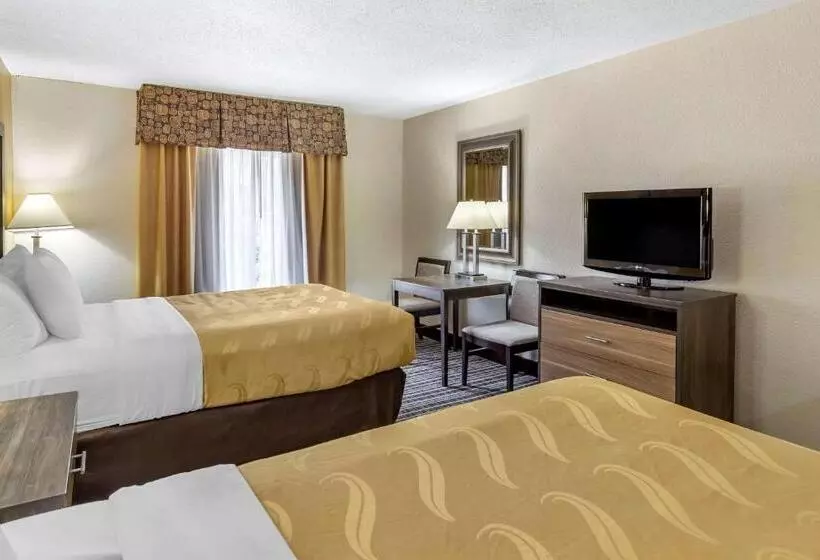 ２ダブルベッドのスタンダードルーム, Quality Inn & Suites  Greensborohigh Point