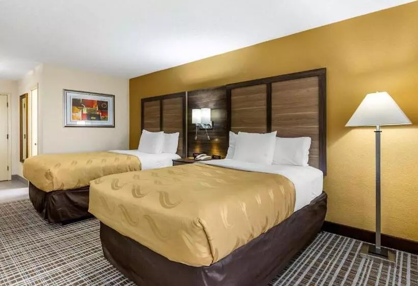 ２ダブルベッドのスタンダードルーム, Quality Inn & Suites  Greensborohigh Point