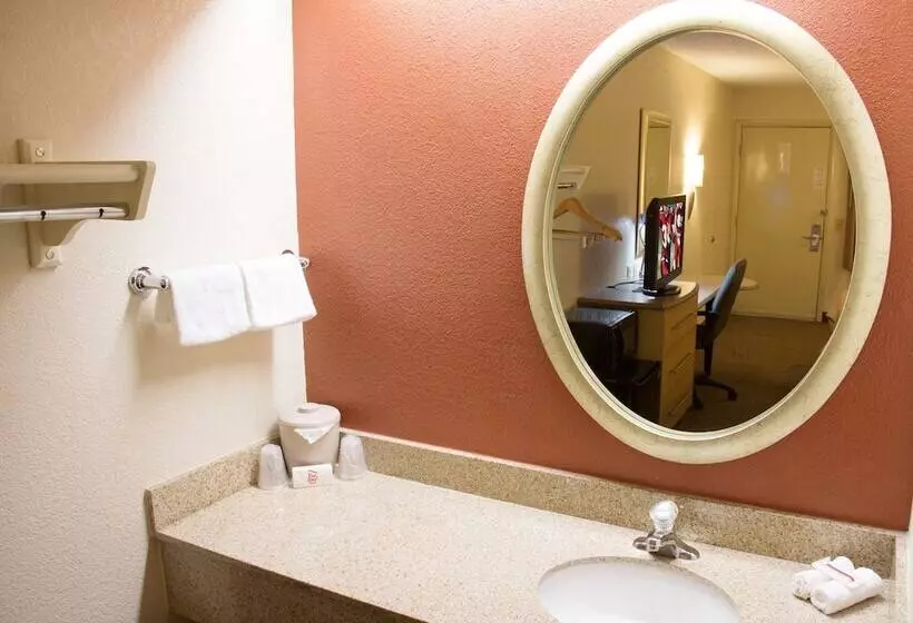 اتاق لوکس, Red Roof Inn Greensboro Coliseum