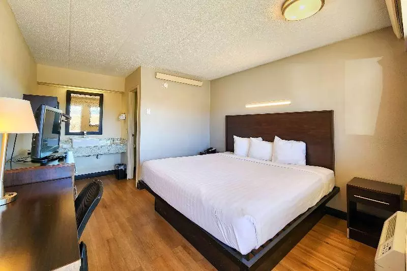 身障者適用キングサイズベッドルーム, Travelodge By Wyndham Peoria