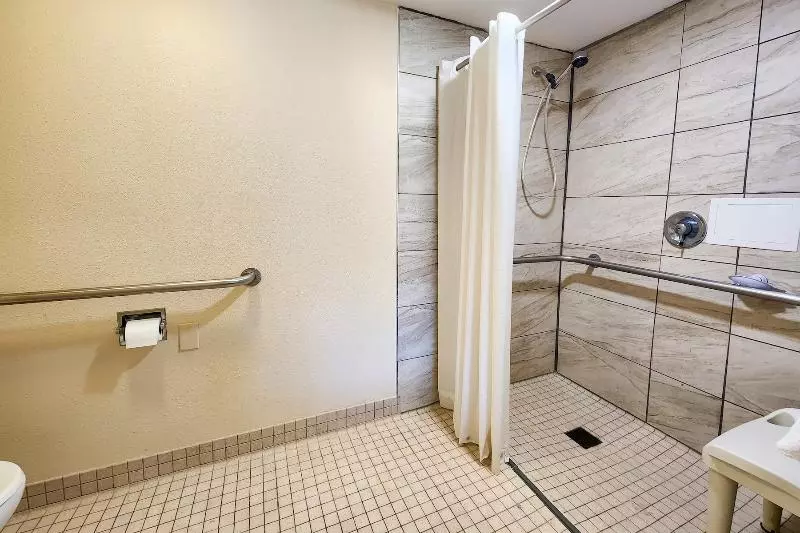 身障者適用スタンダードルーム, Travelodge By Wyndham Peoria