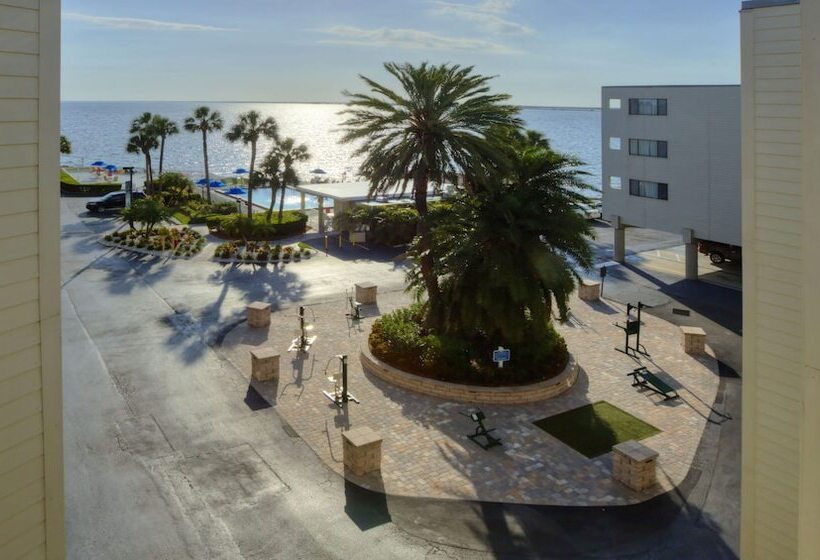 سوییت لوکس, Sailport Waterfront Suites