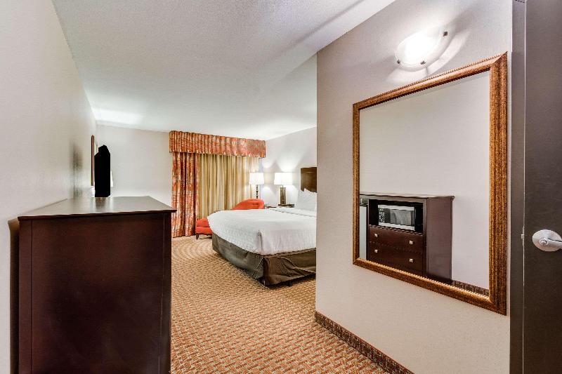 חדר סטנדרט, מיטת קינג, מותאם לאדם עם מוגבלויות, Clarion Hotel Convention Center