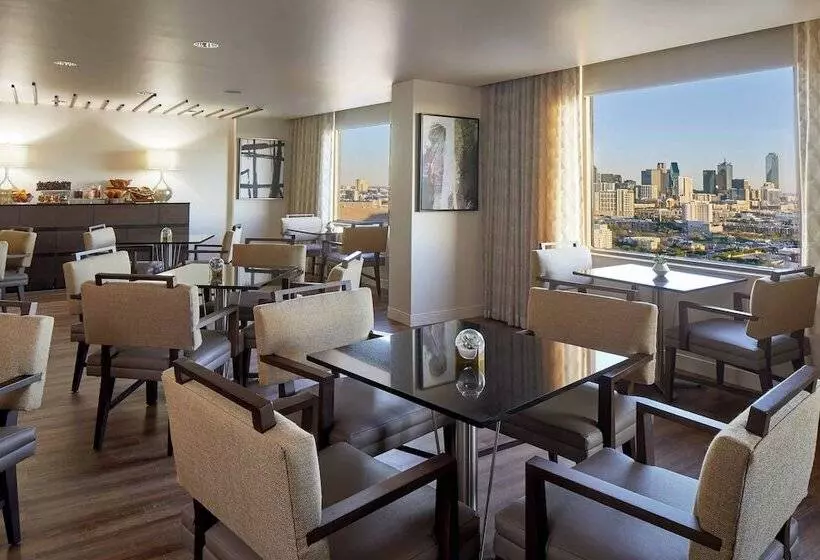 اتاق کلاب, Renaissance Dallas