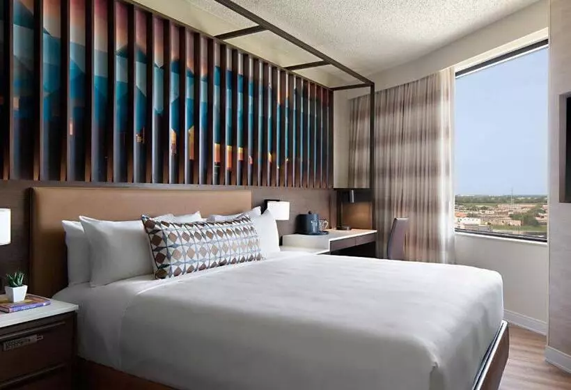 اتاق استاندارد با تخت بزرگ, Renaissance Dallas