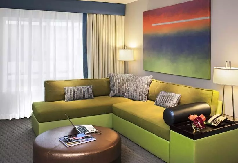 سوییت سوپریور, Sunset Marquis