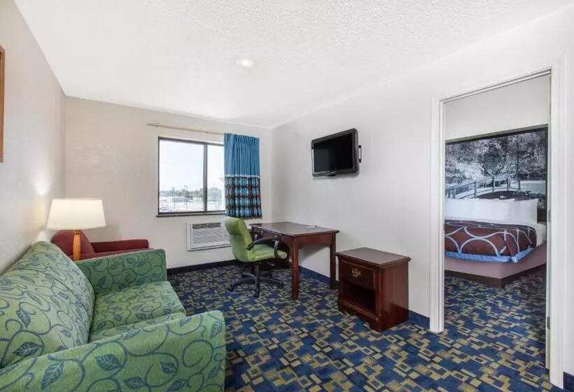 キングサイズベッドのスイートルーム, Super 8 By Wyndham Aberdeen Md