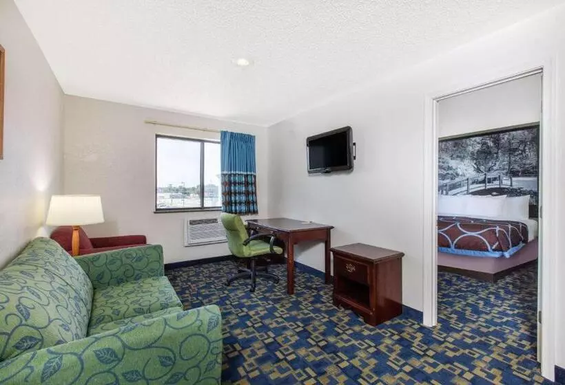 キングサイズベッドのスイートルーム, Super 8 By Wyndham Aberdeen Md