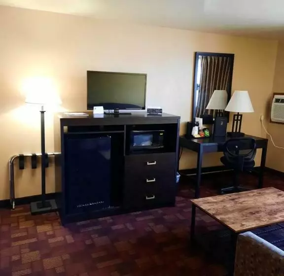 Deluxe Suite King Bed, Super 8 By Wyndham Watertown