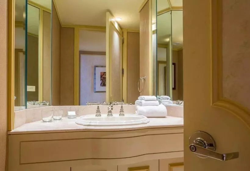 Junior Suite Queen Bed, Showboat Hotel Atlantic City