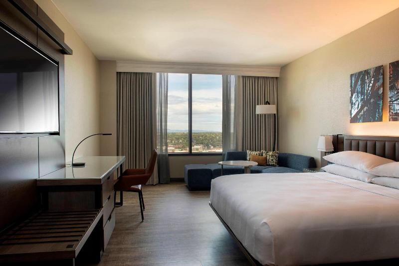 キングサイズベッドのスタンダードルーム, Winstonsalem Marriott