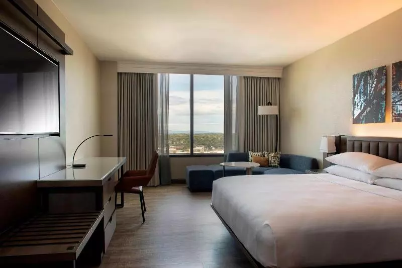 キングサイズベッドのスタンダードルーム, Winstonsalem Marriott