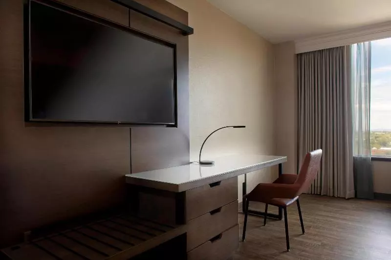 キングサイズベッドのスタンダードルーム, Winstonsalem Marriott