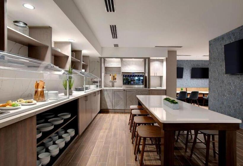 キングサイズベッドのスタンダードルーム, Winstonsalem Marriott