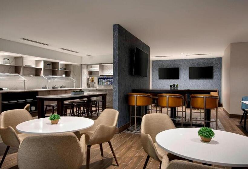 キングサイズベッドのスタンダードルーム, Winstonsalem Marriott