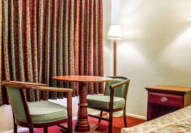 Номер Стандарт, Rodeway Inn Winslow I40